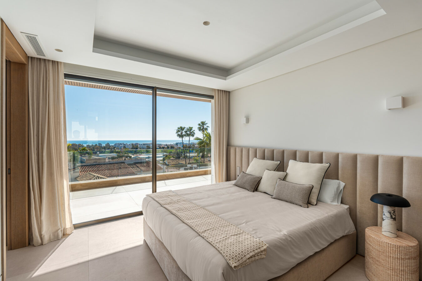 FOR SALE 🏡 Contemporary Five-Bedroom Villa with Sea Views and Private Pool – El Olivar, Málaga