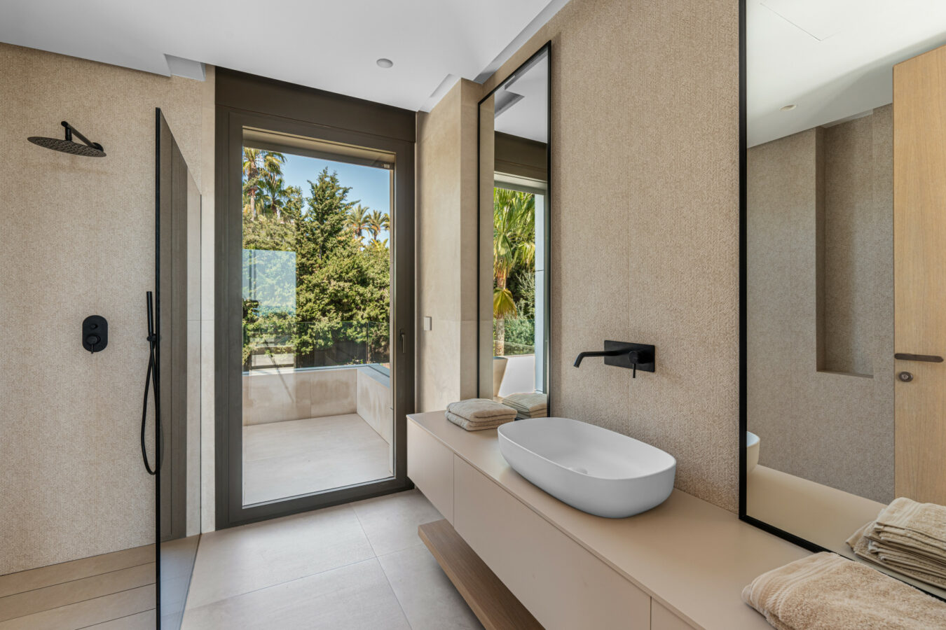 FOR SALE 🏡 Contemporary Five-Bedroom Villa with Sea Views and Private Pool – El Olivar, Málaga
