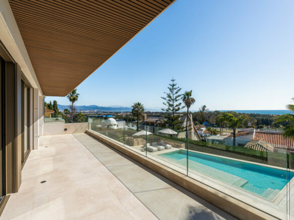 FOR SALE 🏡 Contemporary Five-Bedroom Villa with Sea Views and Private Pool – El Olivar, Málaga