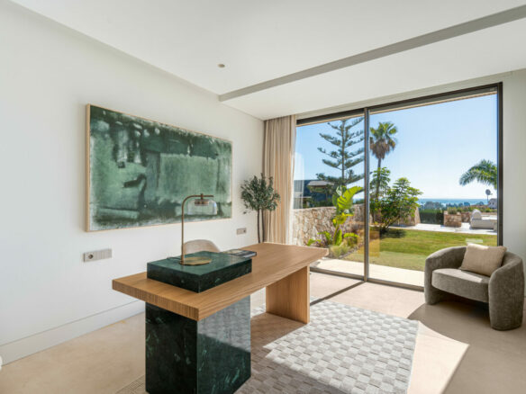 FOR SALE 🏡 Contemporary Five-Bedroom Villa with Sea Views and Private Pool – El Olivar, Málaga
