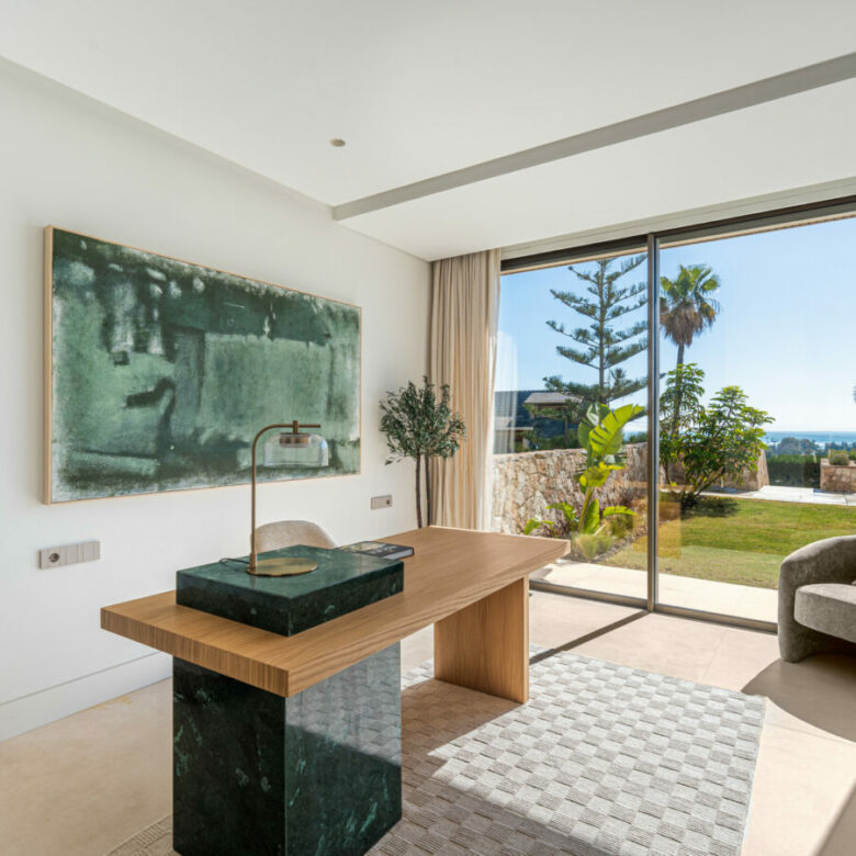 FOR SALE 🏡 Contemporary Five-Bedroom Villa with Sea Views and Private Pool – El Olivar, Málaga