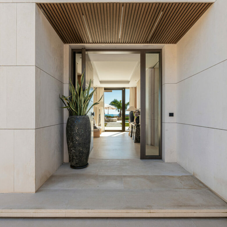 FOR SALE 🏡 Contemporary Five-Bedroom Villa with Sea Views and Private Pool – El Olivar, Málaga