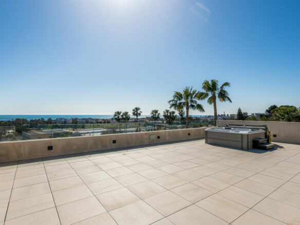 FOR SALE 🏡 Contemporary Five-Bedroom Villa with Sea Views and Private Pool – El Olivar, Málaga