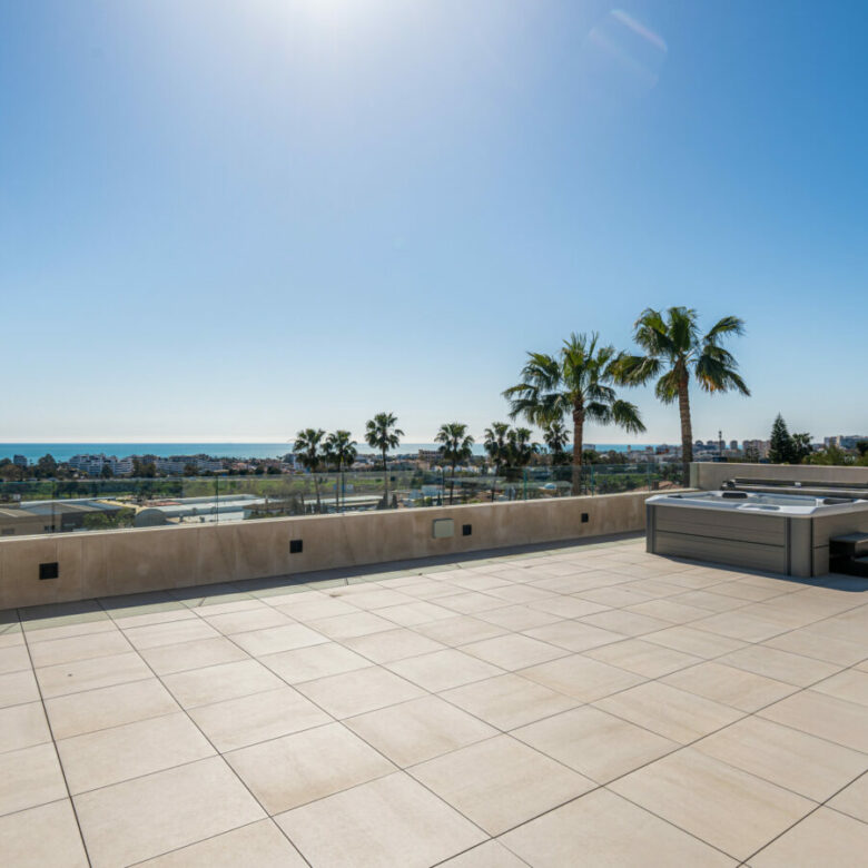 FOR SALE 🏡 Contemporary Five-Bedroom Villa with Sea Views and Private Pool – El Olivar, Málaga