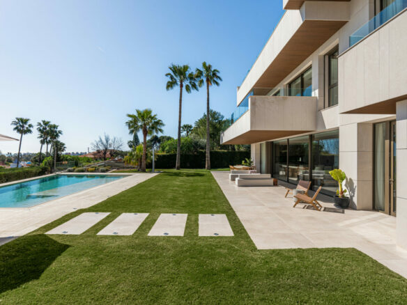 FOR SALE 🏡 Contemporary Five-Bedroom Villa with Sea Views and Private Pool – El Olivar, Málaga
