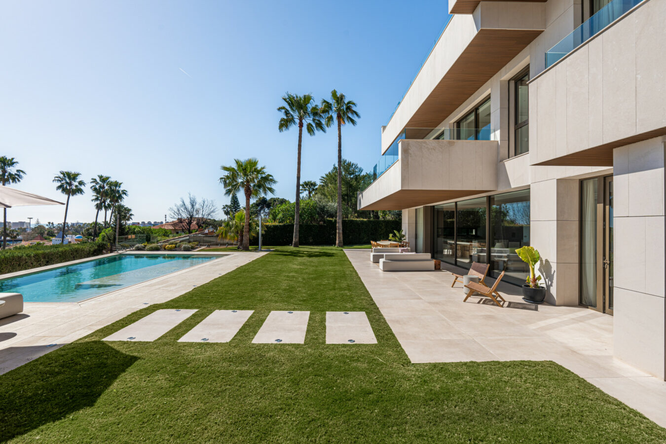 FOR SALE 🏡 Contemporary Five-Bedroom Villa with Sea Views and Private Pool – El Olivar, Málaga