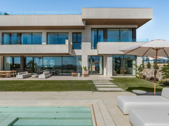 FOR SALE 🏡 Contemporary Five-Bedroom Villa with Sea Views and Private Pool – El Olivar, Málaga