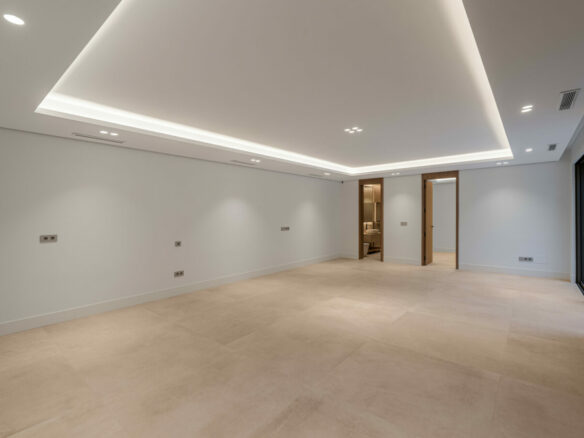 FOR SALE 🏡 Contemporary Five-Bedroom Villa with Sea Views and Private Pool – El Olivar, Málaga