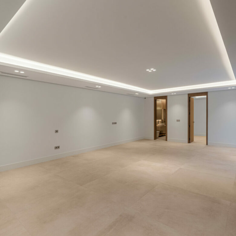 FOR SALE 🏡 Contemporary Five-Bedroom Villa with Sea Views and Private Pool – El Olivar, Málaga