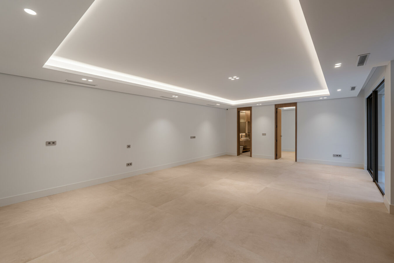 FOR SALE 🏡 Contemporary Five-Bedroom Villa with Sea Views and Private Pool – El Olivar, Málaga
