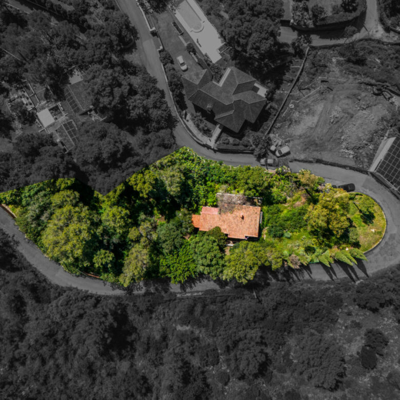 FOR SALE 🏡 Elevated Marbella Plot with Licensed Contemporary Villa Project – La Montua, Marbella