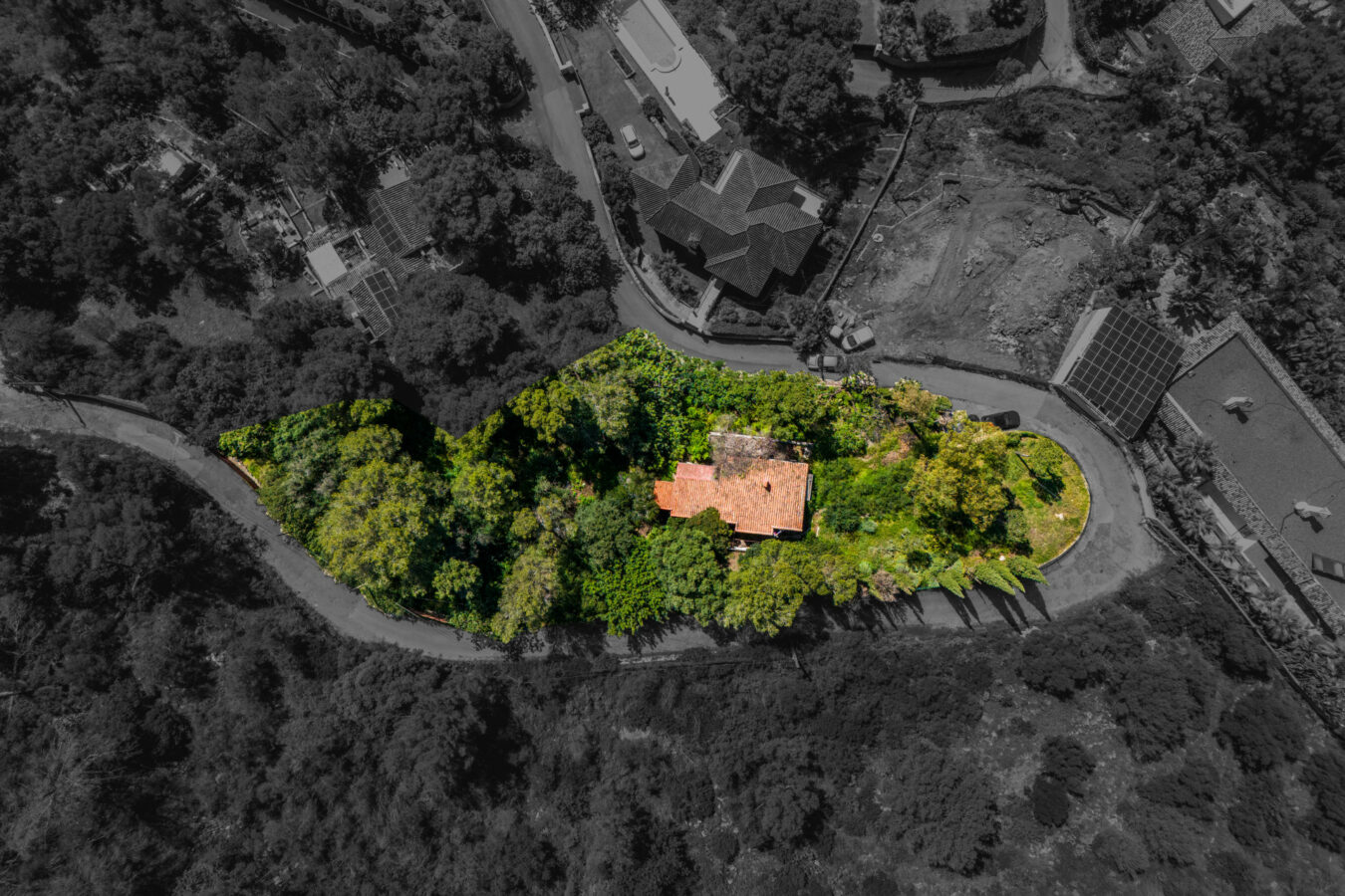 FOR SALE 🏡 Elevated Marbella Plot with Licensed Contemporary Villa Project – La Montua, Marbella