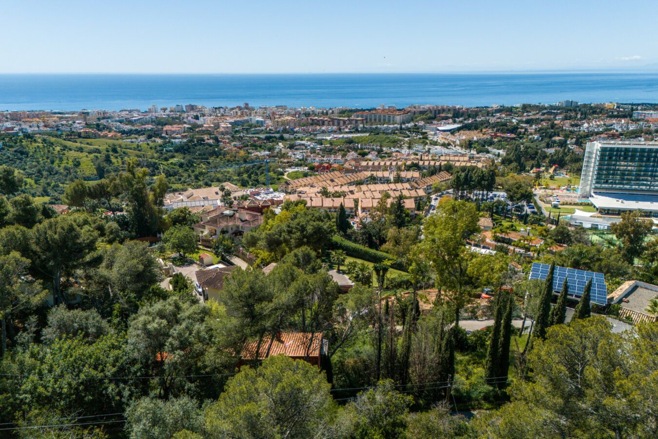 FOR SALE 🏡 Elevated Marbella Plot with Licensed Contemporary Villa Project – La Montua, Marbella