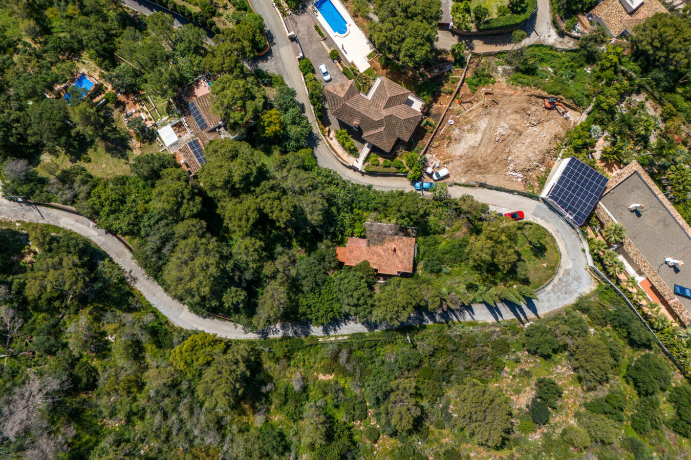 FOR SALE 🏡 Elevated Marbella Plot with Licensed Contemporary Villa Project – La Montua, Marbella