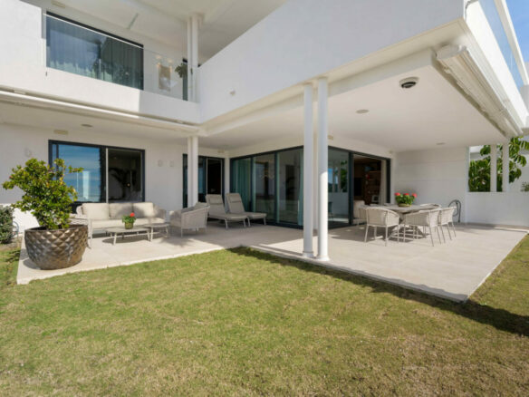 FOR SALE 🏡 Panoramic Corner Garden Apartment in a Gated Hillside Community – Palo Alto, Marbella