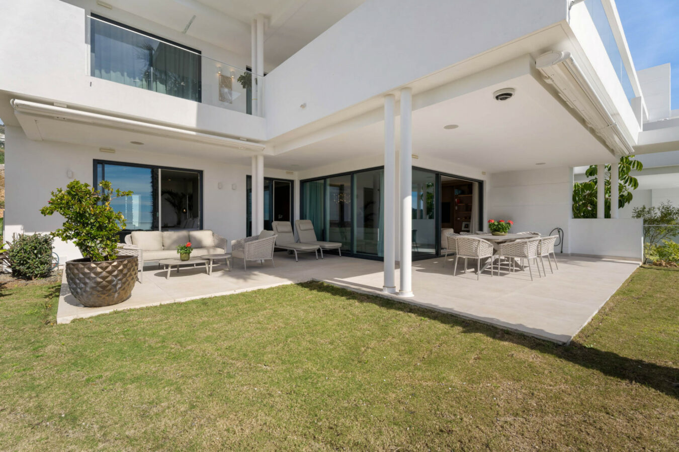 FOR SALE 🏡 Panoramic Corner Garden Apartment in a Gated Hillside Community – Palo Alto, Marbella