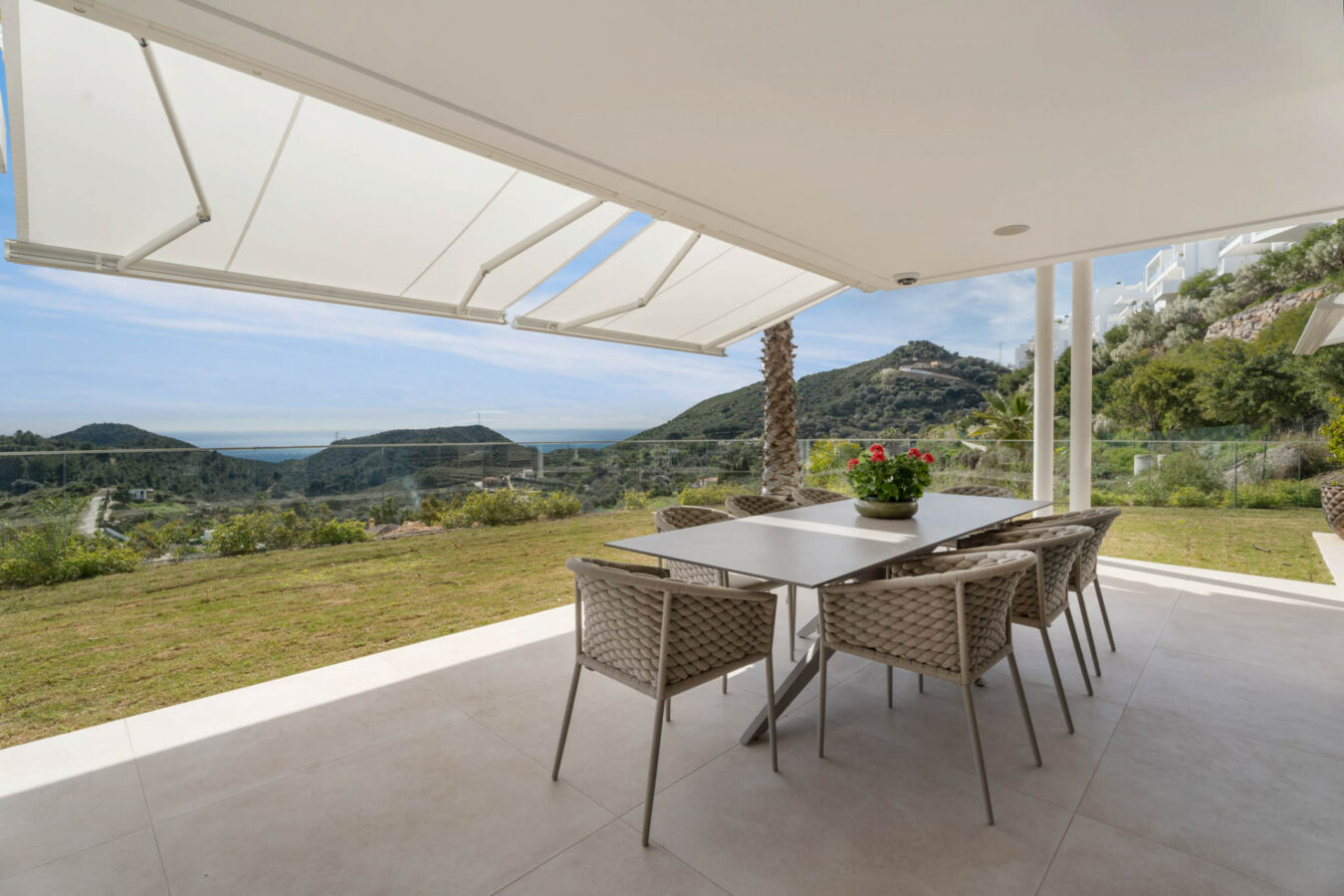 FOR SALE 🏡 Panoramic Corner Garden Apartment in a Gated Hillside Community – Palo Alto, Marbella