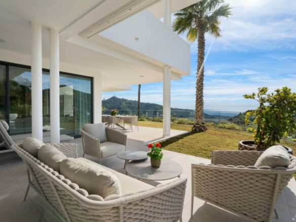 FOR SALE 🏡 Panoramic Corner Garden Apartment in a Gated Hillside Community – Palo Alto, Marbella