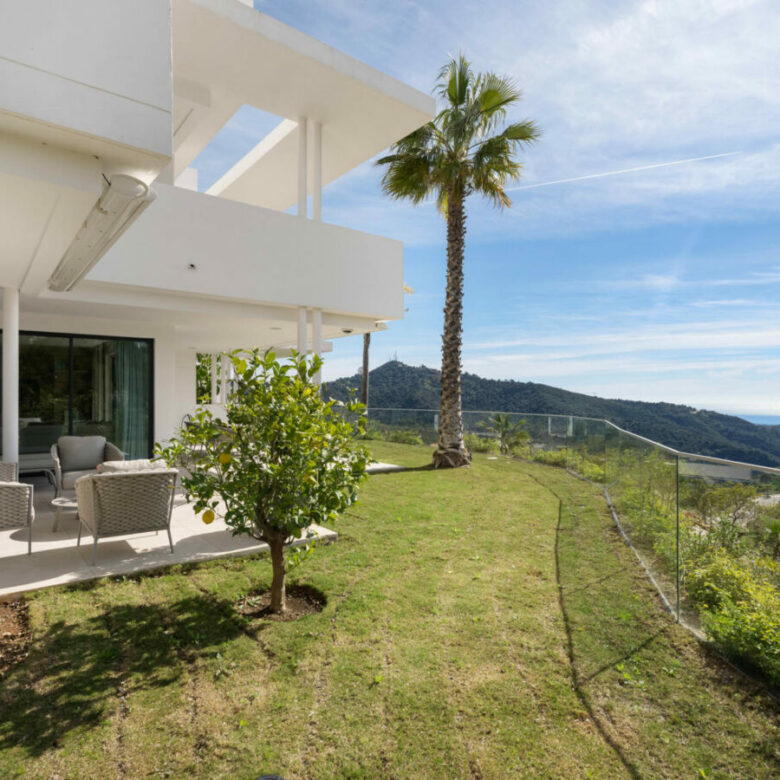 FOR SALE 🏡 Panoramic Corner Garden Apartment in a Gated Hillside Community – Palo Alto, Marbella