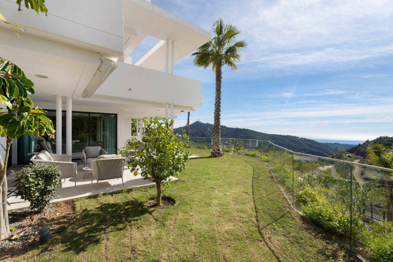 FOR SALE 🏡 Panoramic Corner Garden Apartment in a Gated Hillside Community – Palo Alto, Marbella