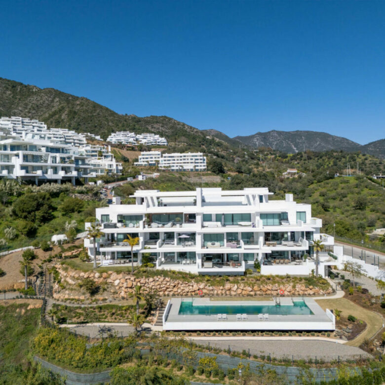 FOR SALE 🏡 Panoramic Corner Garden Apartment in a Gated Hillside Community – Palo Alto, Marbella
