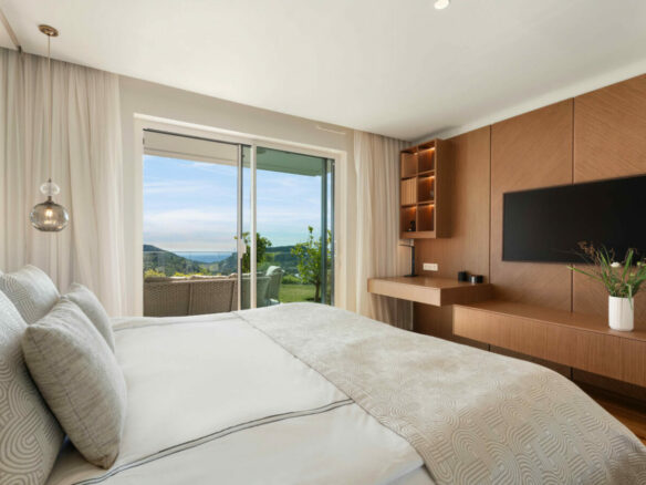 FOR SALE 🏡 Panoramic Corner Garden Apartment in a Gated Hillside Community – Palo Alto, Marbella