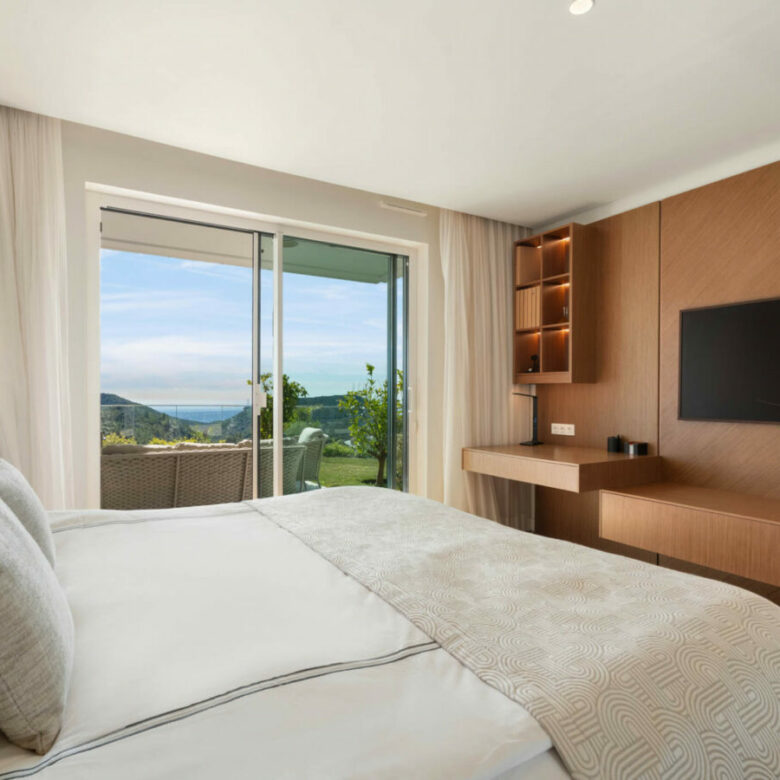 FOR SALE 🏡 Panoramic Corner Garden Apartment in a Gated Hillside Community – Palo Alto, Marbella