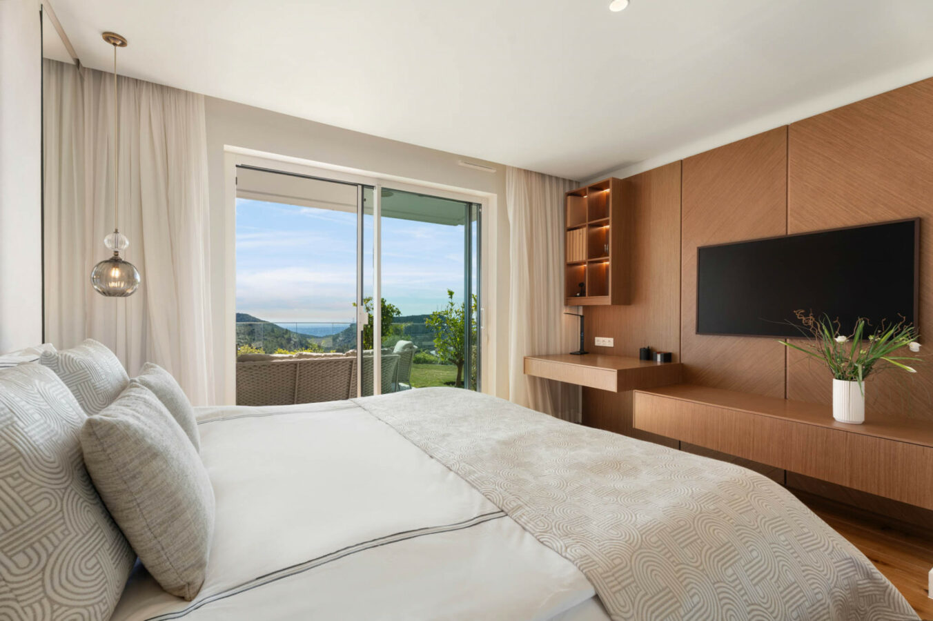 FOR SALE 🏡 Panoramic Corner Garden Apartment in a Gated Hillside Community – Palo Alto, Marbella