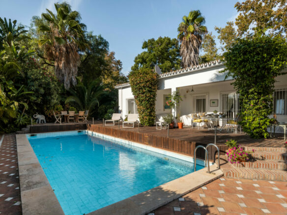 FOR SALE 🏡 Frontline Golf Villa with Private Pool and Sauna – San Pedro de Alcántara, Marbella