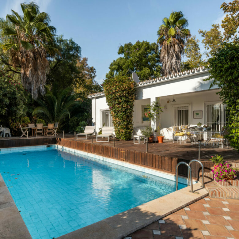 FOR SALE 🏡 Frontline Golf Villa with Private Pool and Sauna – San Pedro de Alcántara, Marbella