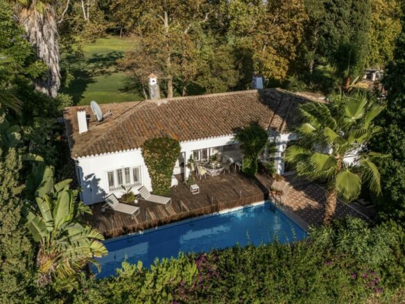 FOR SALE 🏡 Frontline Golf Villa with Private Pool and Sauna – San Pedro de Alcántara, Marbella