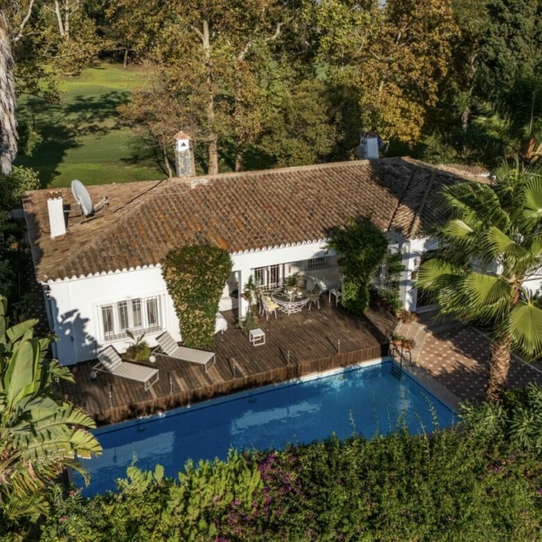 FOR SALE 🏡 Frontline Golf Villa with Private Pool and Sauna – San Pedro de Alcántara, Marbella