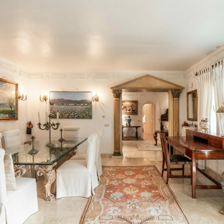 FOR SALE 🏡 Frontline Golf Villa with Private Pool and Sauna – San Pedro de Alcántara, Marbella