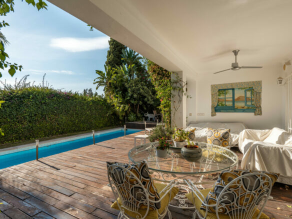 FOR SALE 🏡 Frontline Golf Villa with Private Pool and Sauna – San Pedro de Alcántara, Marbella
