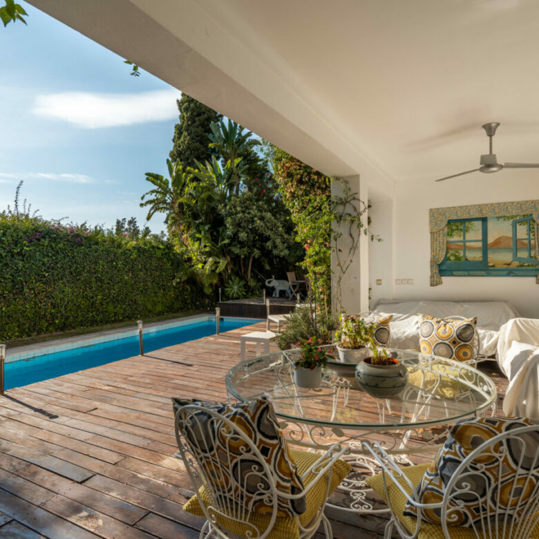 FOR SALE 🏡 Frontline Golf Villa with Private Pool and Sauna – San Pedro de Alcántara, Marbella