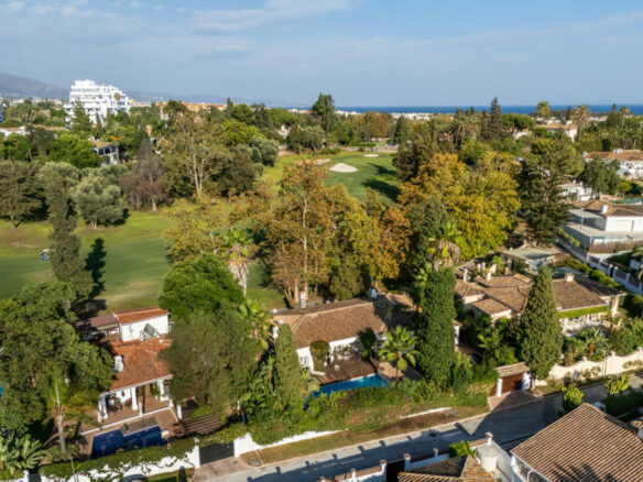 FOR SALE 🏡 Frontline Golf Villa with Private Pool and Sauna – San Pedro de Alcántara, Marbella