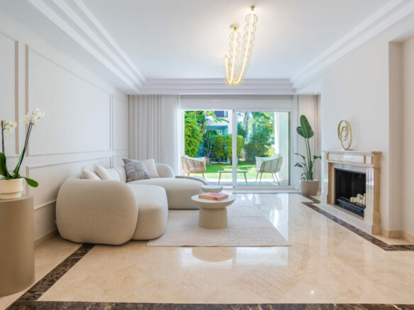 FOR SALE 🏡 Renovated Ground-Floor Apartment with Direct Pool Access – Sierra Blanca, Golden Mile, Marbella