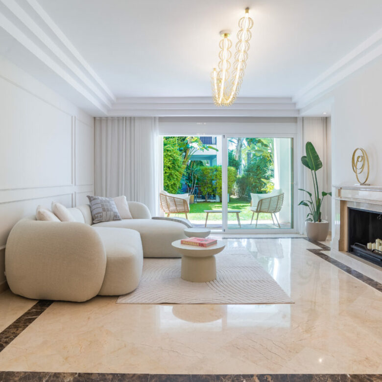 FOR SALE 🏡 Renovated Ground-Floor Apartment with Direct Pool Access – Sierra Blanca, Golden Mile, Marbella