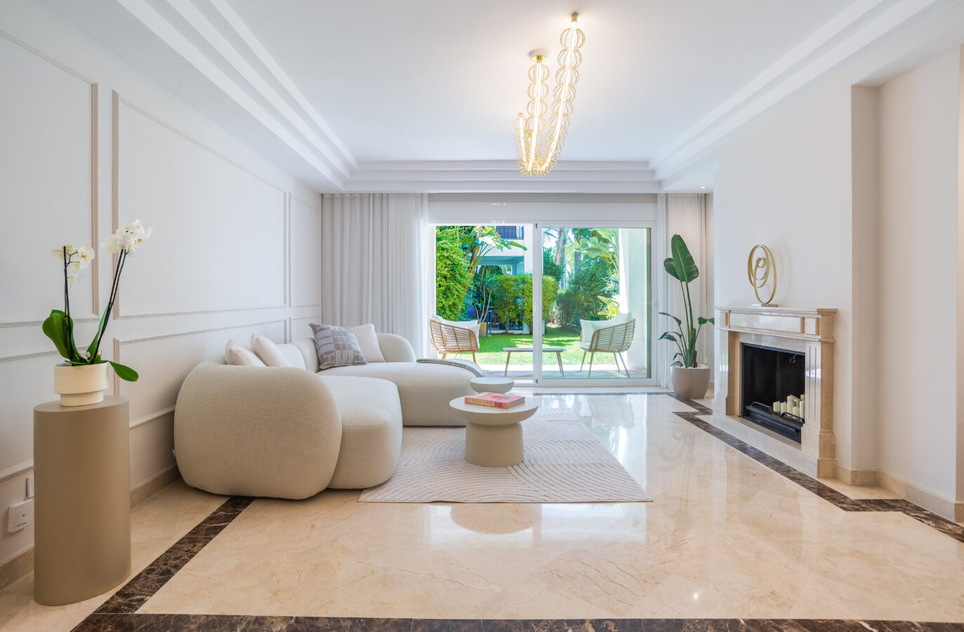 FOR SALE 🏡 Renovated Ground-Floor Apartment with Direct Pool Access – Sierra Blanca, Golden Mile, Marbella