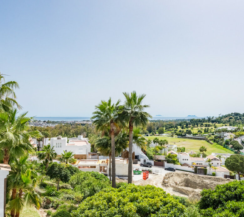 FOR SALE 🏡 Renovated Duplex Penthouse with Panoramic Views – Lomas del Marqués, Benahavís