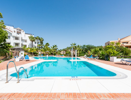 FOR SALE 🏡 Renovated Duplex Penthouse with Panoramic Views – Lomas del Marqués, Benahavís