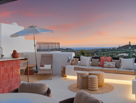 FOR SALE 🏡 Renovated Duplex Penthouse with Panoramic Views – Lomas del Marqués, Benahavís