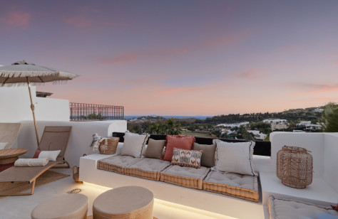 FOR SALE 🏡 Renovated Duplex Penthouse with Panoramic Views – Lomas del Marqués, Benahavís