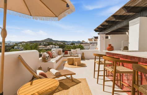 FOR SALE 🏡 Renovated Duplex Penthouse with Panoramic Views – Lomas del Marqués, Benahavís