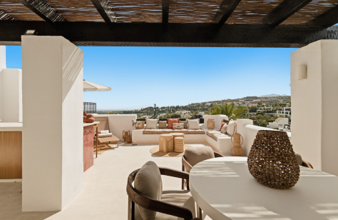 FOR SALE 🏡 Renovated Duplex Penthouse with Panoramic Views – Lomas del Marqués, Benahavís