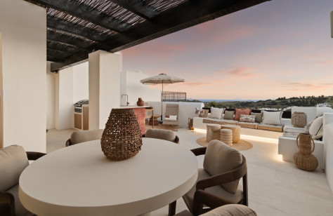 FOR SALE 🏡 Renovated Duplex Penthouse with Panoramic Views – Lomas del Marqués, Benahavís