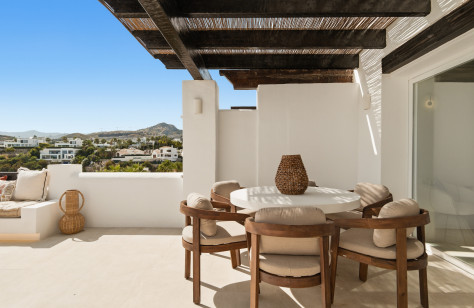 FOR SALE 🏡 Renovated Duplex Penthouse with Panoramic Views – Lomas del Marqués, Benahavís