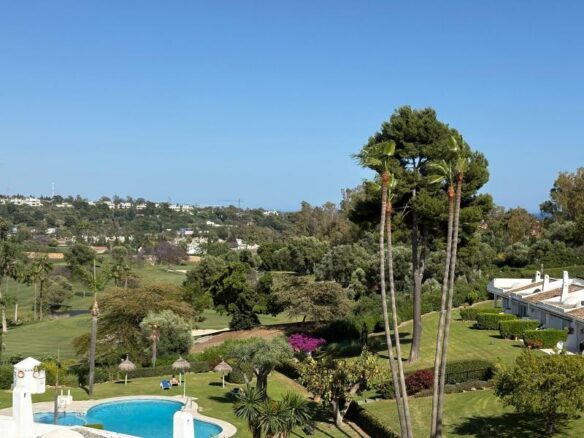 FOR SALE 🏡 Renovated Duplex Penthouse with La Concha Views – Los Dragos, Aloha, Nueva Andalucía