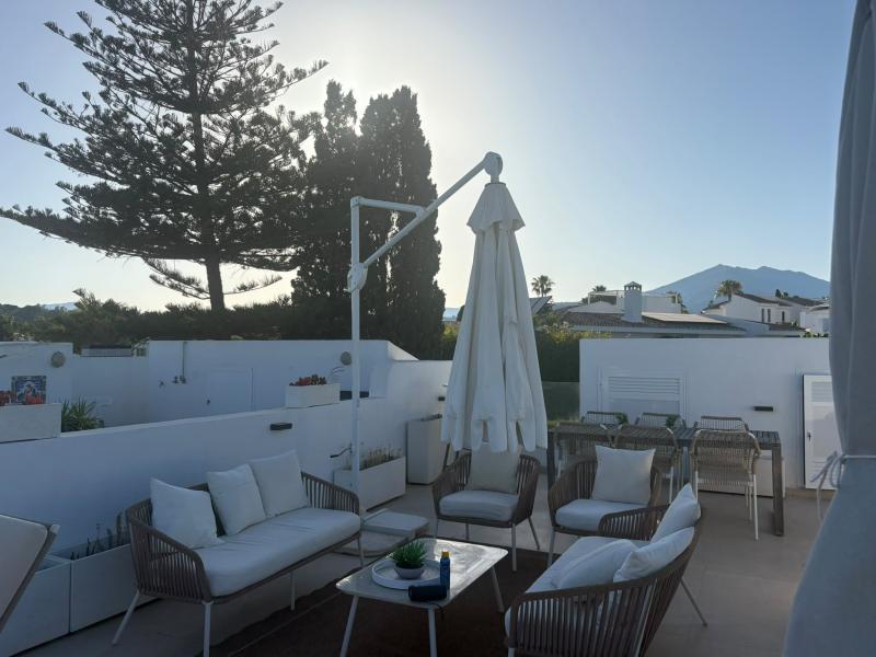 FOR SALE 🏡 Renovated Duplex Penthouse with La Concha Views – Los Dragos, Aloha, Nueva Andalucía
