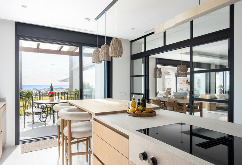 FOR SALE 🏡 Turnkey Luxury Villa with Panoramic Sea Views – Los Flamingos, Benahavís